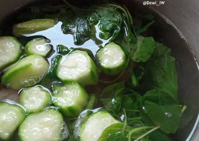 Resep Sayur Bening Bayam Dan Oyong Oleh Dewi IW - Cookpad