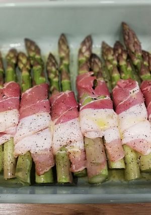 Baconbe tekert spárga recept fotója