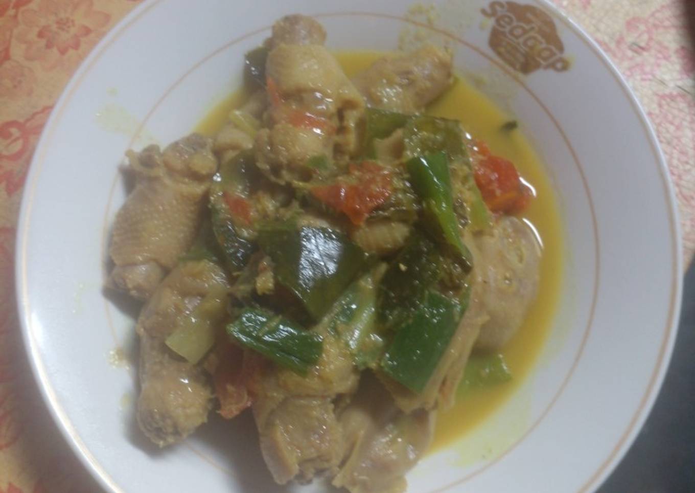 Kepala ayam bumbu kuning
