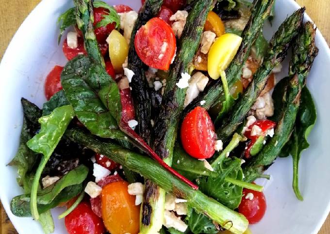 Grilled asparagus, tomato and feta salad