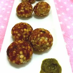 A picture of Sabudana pops in appe pan.
