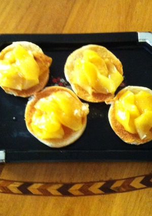 Una foto de Bagels disfrazados de pie de manzana ©
