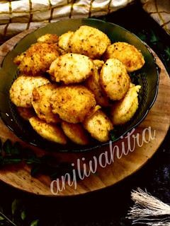 मिनी बेबी पोडी इडली(mini baby podi idli recipe in Hindi) रेसिपी मुख्य फोटो