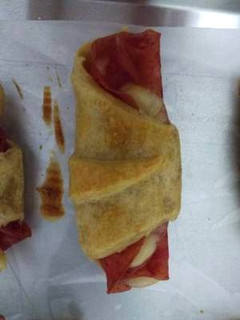 Una foto de Croissant de jamón con queso