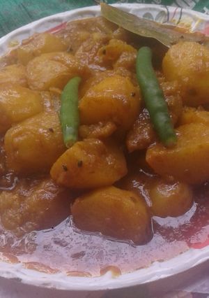 আলুর দম(aloor dum recipe in Bengali) রেসিপির প্রধান ছবি