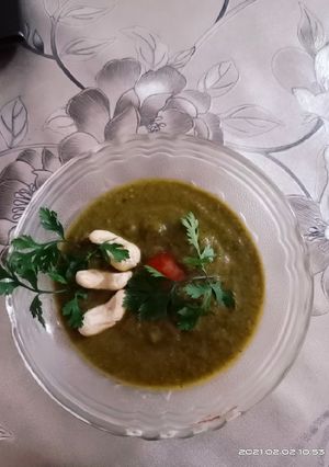 A picture of Haryali Kaju kofta curry.