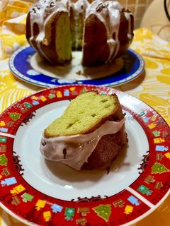 Φωτογραφία της συνταγής Κέικ με άλειμμα φυστικιού και γλάσο με λεμόνι