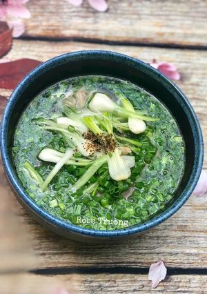 Hình của món Canh Giò Heo Nấu Hành Lá.