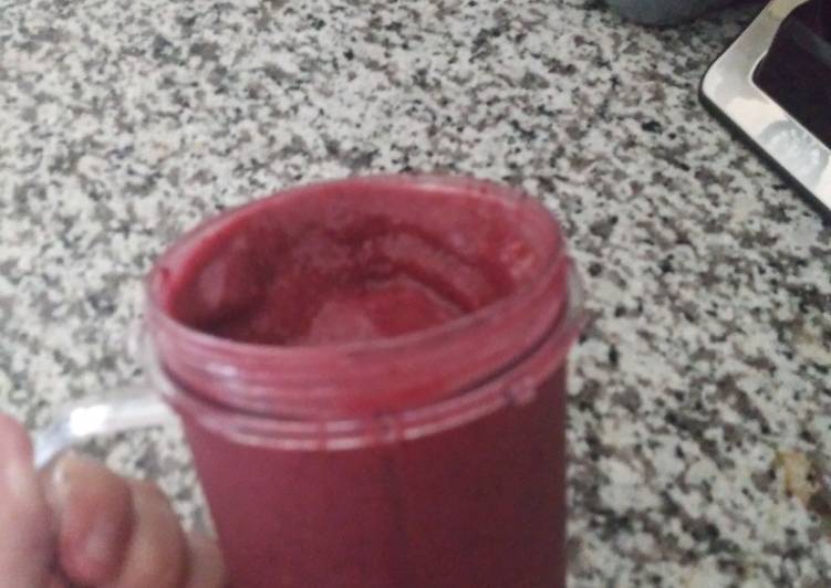 Recipe of Ultimate Healthful Banana Berry Smoothie