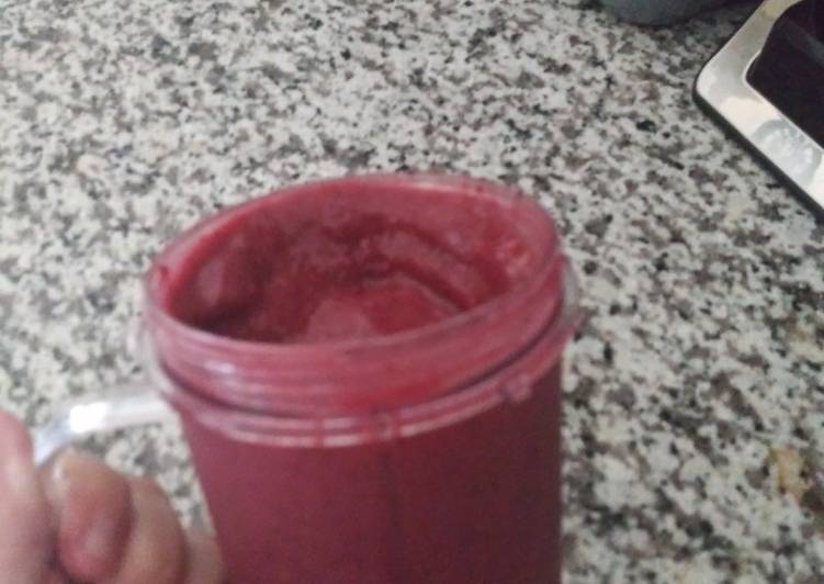 Healthful Banana Berry Smoothie