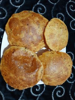 मसाला पूरी रेसिपी मुख्य फोटो