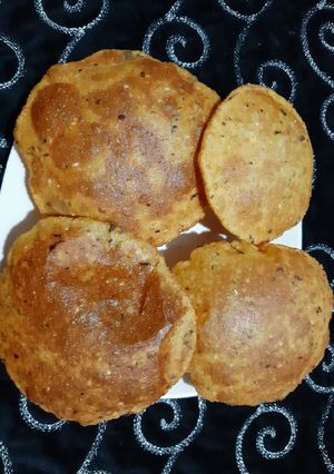 मसाला पूरी रेसिपी मुख्य फोटो