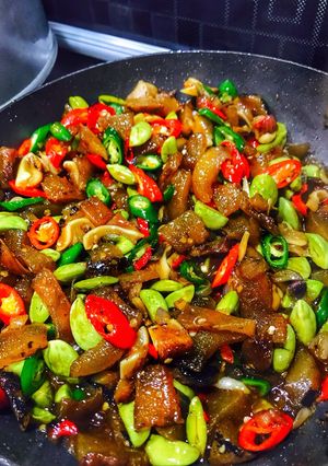 Foto resep Oseng pedas kikil pete