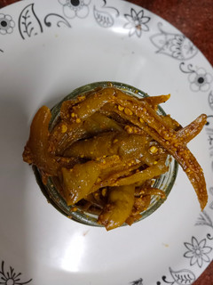 हरी मिर्च का अचार (hari mirch ka achar recipe in Hindi) रेसिपी मुख्य फोटो