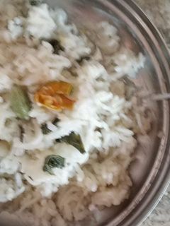 தேங்காய் பால் புலாவ் (Thenkaaipaal pulao recipe in tamil) செய்முறை முக்கிய புகைப்படம்