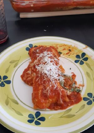 Una foto de Canelones de acelga y ricota con salsa mixta