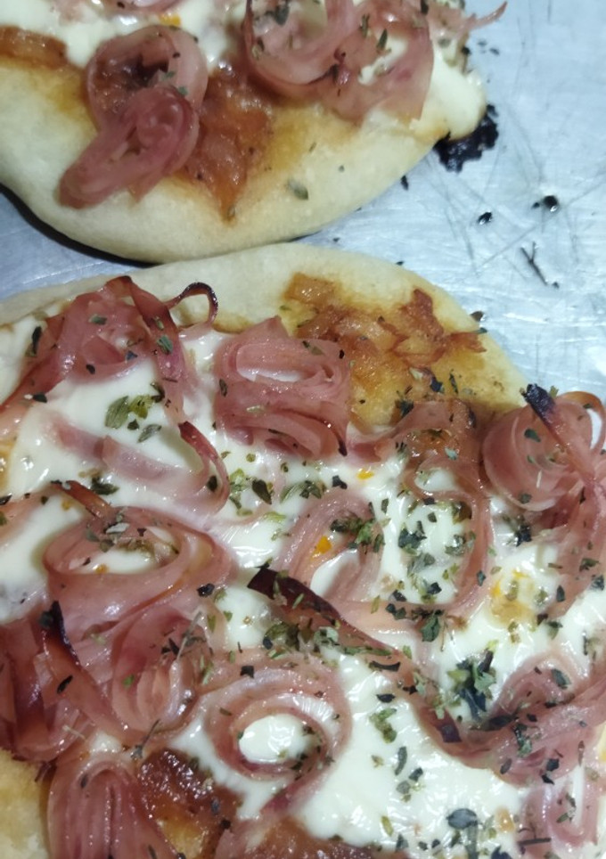 Una foto de La más rica y fácil receta para hacer la masa de pizzas 🤤
