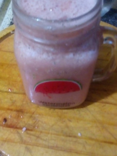 Una foto de Licuado de sandía y naranja