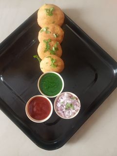 ઈન્દોરી કચોરી (Indori Kachori Recipe In Gujarati) રેસીપી મુખ્ય ફોટો