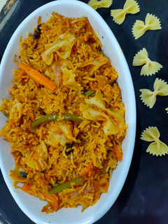 A picture of Vegetable and pasta pulao.