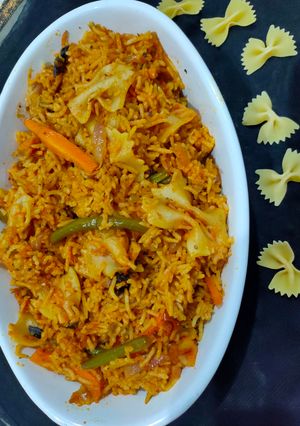 A picture of Vegetable and pasta pulao.