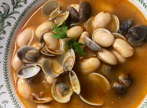 Una foto de Fabes con almejas 🥣🍲