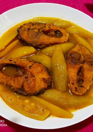 রুই মাছ দিয়ে আলু পটলের ঝোল(Rui Mach diye aloo potoler jhol recipe in Bengali) রেসিপির প্রধান ছবি