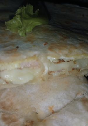 صورة لوصفة عيش التورتيلا بالبيض والجبنه الموزاريلا😋🌮