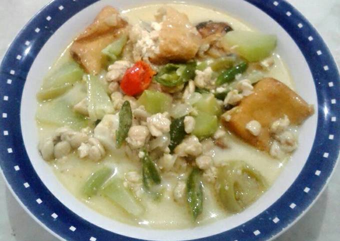 Bagaimana Menyiapkan Sayur lombok ijo tahu tempe yang Enak