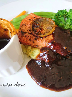 Foto resep Salmon Steak with Blackpepper Sauce and Mashed Potato