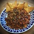 Chili con carne y totopos caseros