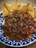 Chili con carne y totopos caseros