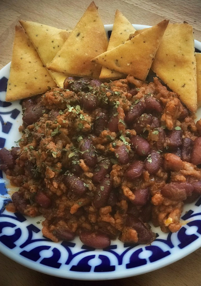 Una foto de Chili con carne y totopos caseros