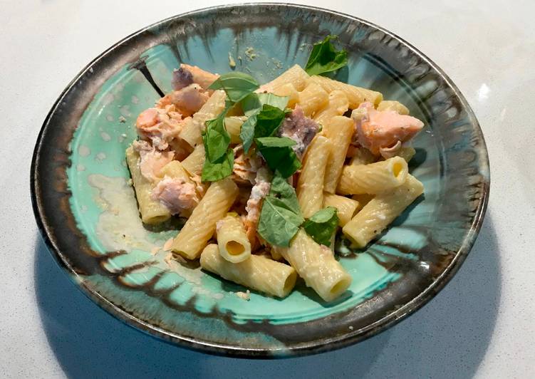 Step-by-Step Guide to Prepare Speedy Salmon Pasta with Lemon-Parmesan Sauce