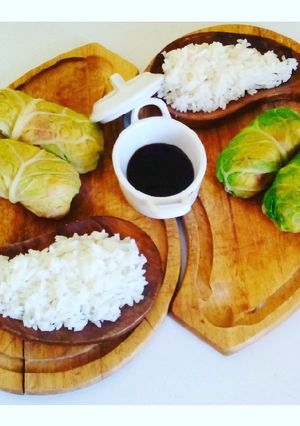 Une photo de Rouleaux de chou vert et son riz blanc 🌱