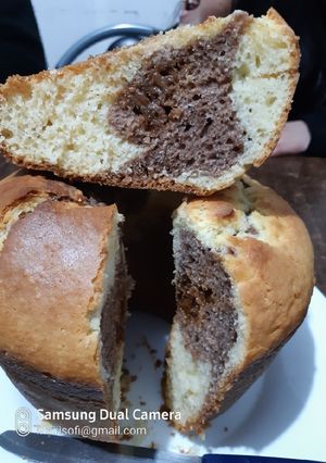 Una foto de Bizcochuelo marmolado con corazón de dulce de leche