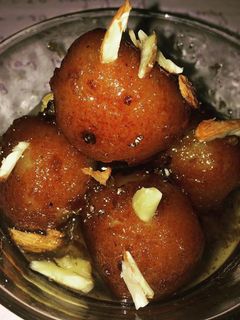 A picture of Bread gulab jamun.