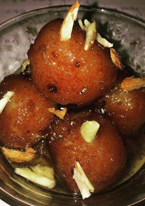 A picture of Bread gulab jamun.