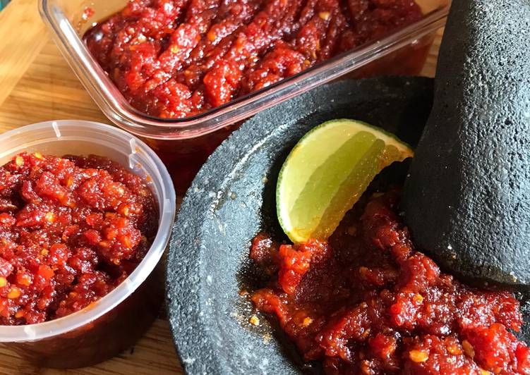 Recipe of Perfect Indonesian Sambal - Easy chilli paste / condiment (Vegan)