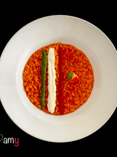 Foto di Risotto al pomodoro, pesto di basilico, crema di burrata