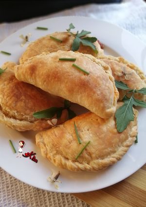 A picture of Koo Mixed Veg Curried Pies.