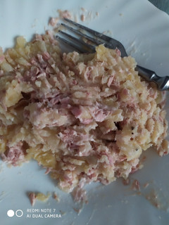 Una foto de Ensalada de patata y atún