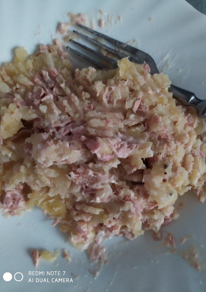 Una foto de Ensalada de patata y atún