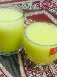 மஞ்சள் பால் (கோல்டன் மில்க்) செய்முறை முக்கிய புகைப்படம்