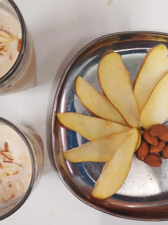 A picture of Apple Milkshake.