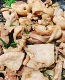 Lòng lợn xào rau răm