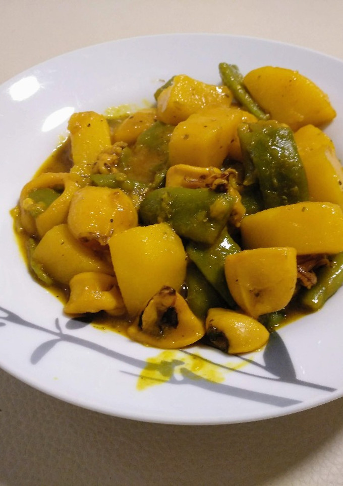 Una foto de Calamares con judías verdes y patata