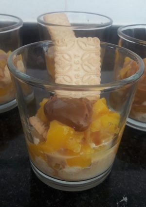 Una foto de Postre en vaso de durazno