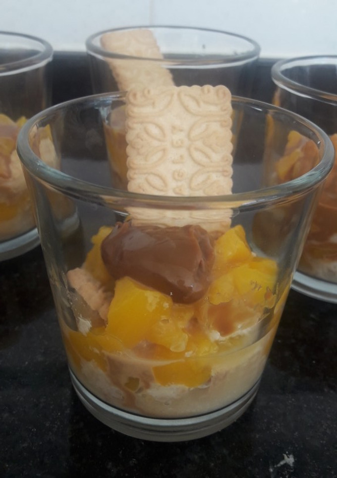 Una foto de Postre en vaso de durazno