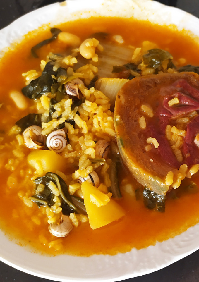 Una foto de Arròs en bledes i caragols (Arroz con acelgas y caracoles)